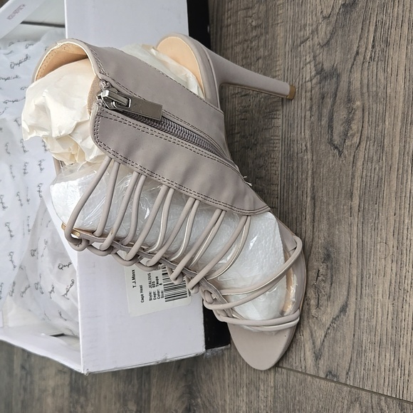 New Qupid Taupe heels are perfect for wedding, prom, homecoming, or any occasion - Picture 3 of 13